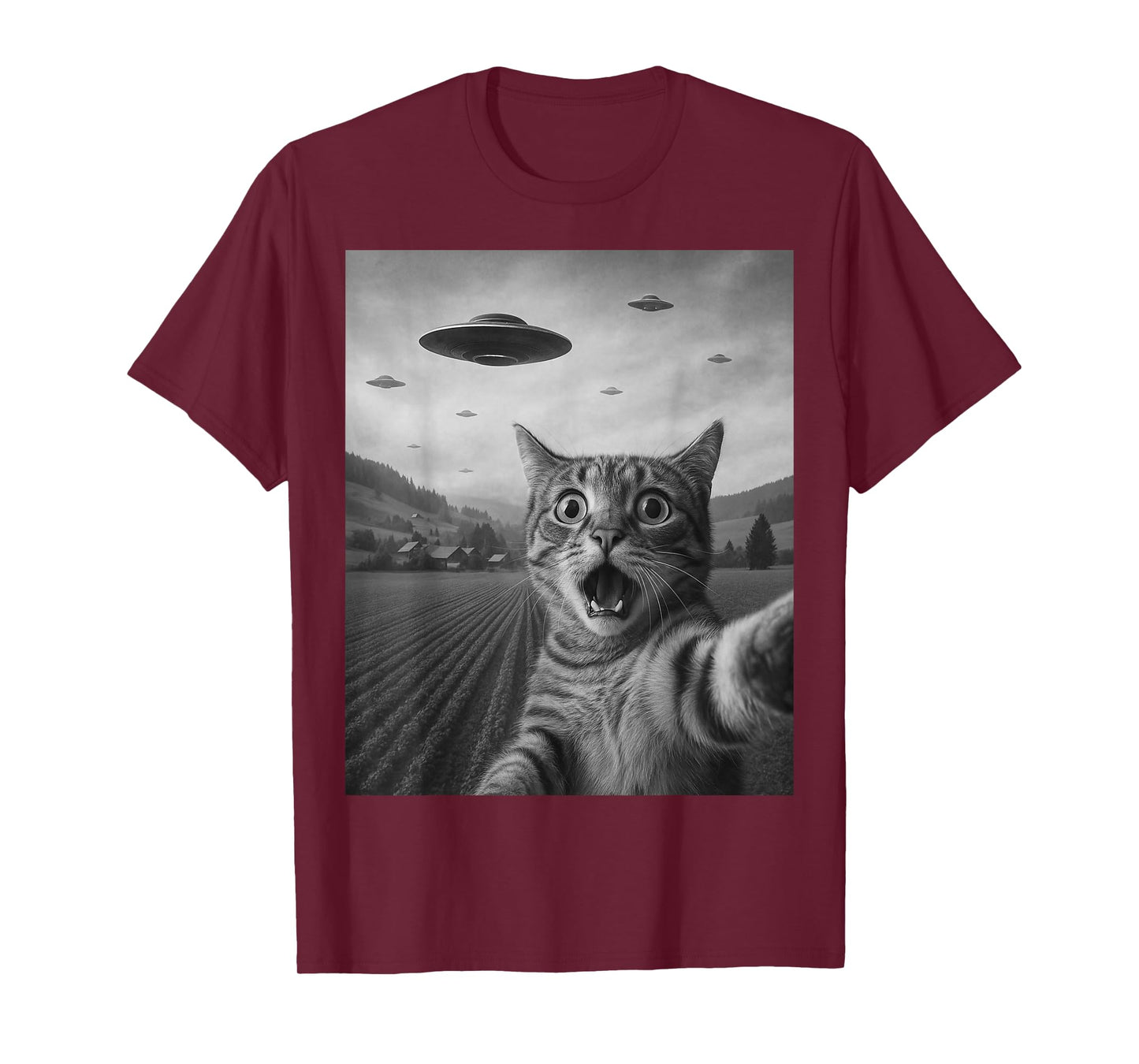 Funny Surprised Scared Cat Selfie with Alien UFO Cat UFO T-Shirt