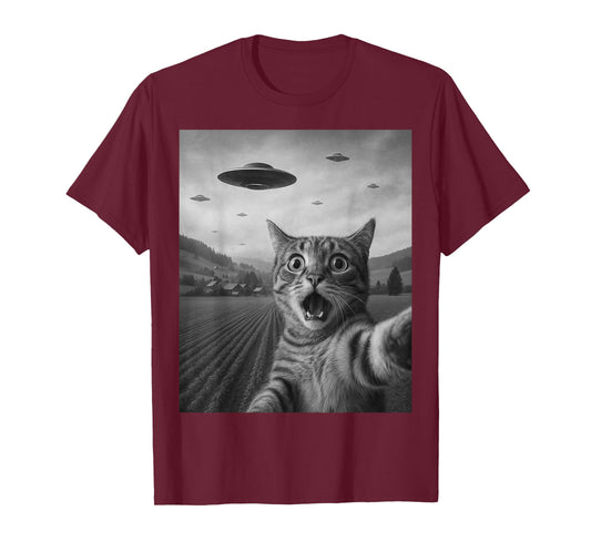 Funny Surprised Scared Cat Selfie with Alien UFO Cat UFO T-Shirt