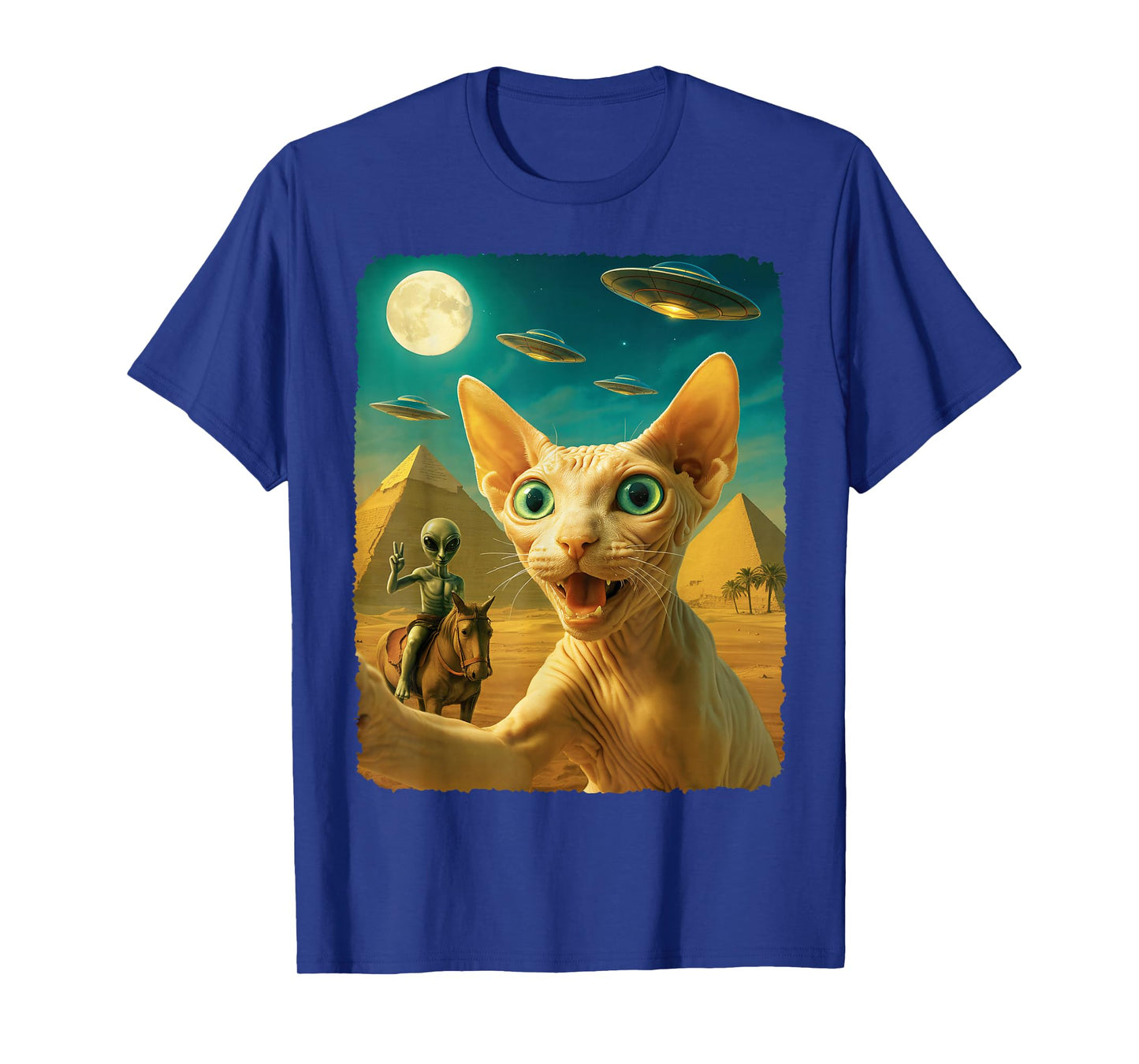 Funny Surprised Cat Selfie with Alien UFOs Pyramid Egypt Art T-Shirt
