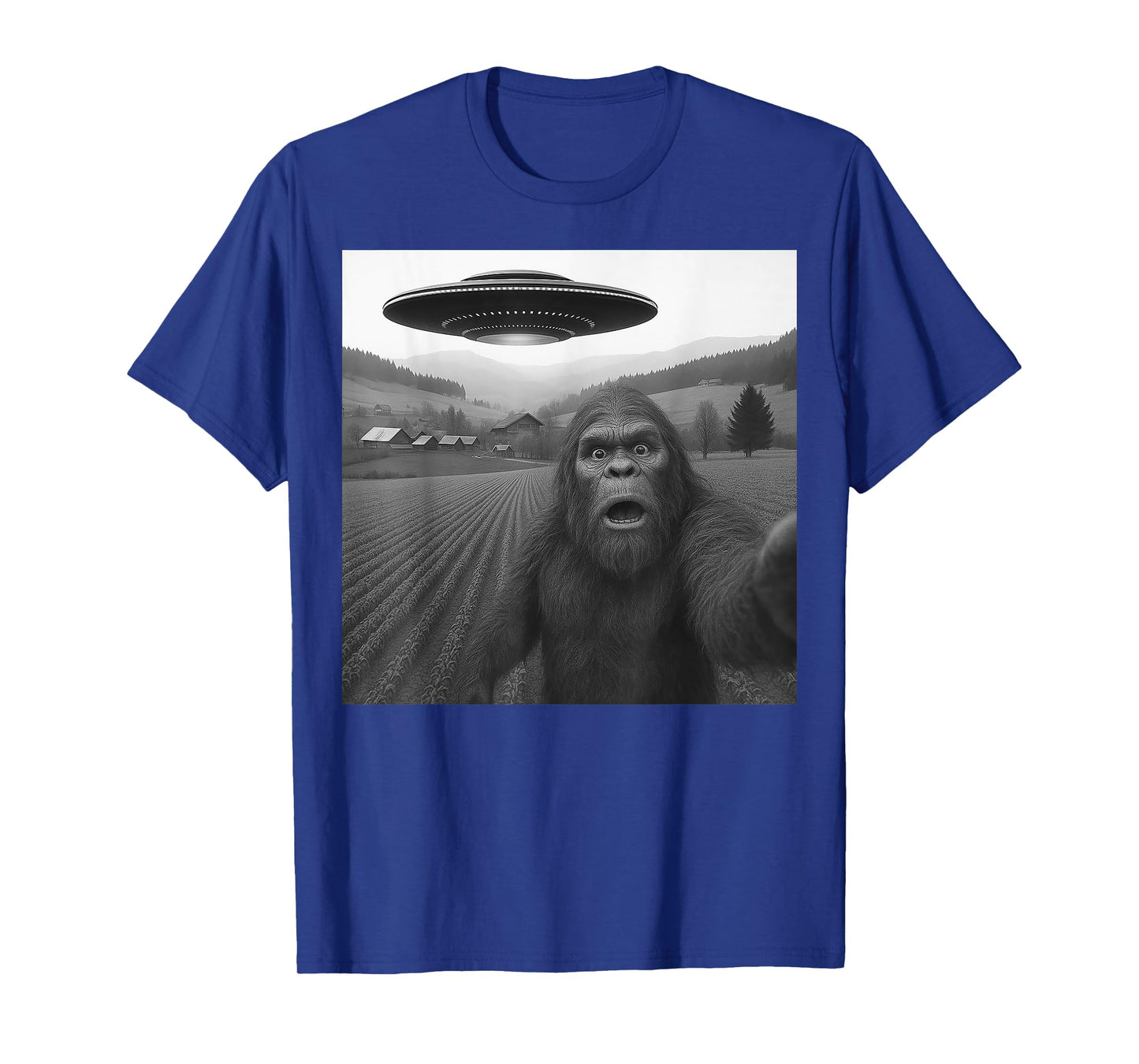 Bigfoot Selfie with Alien UFO Funny Gifts for Men Women Kid T-Shirt