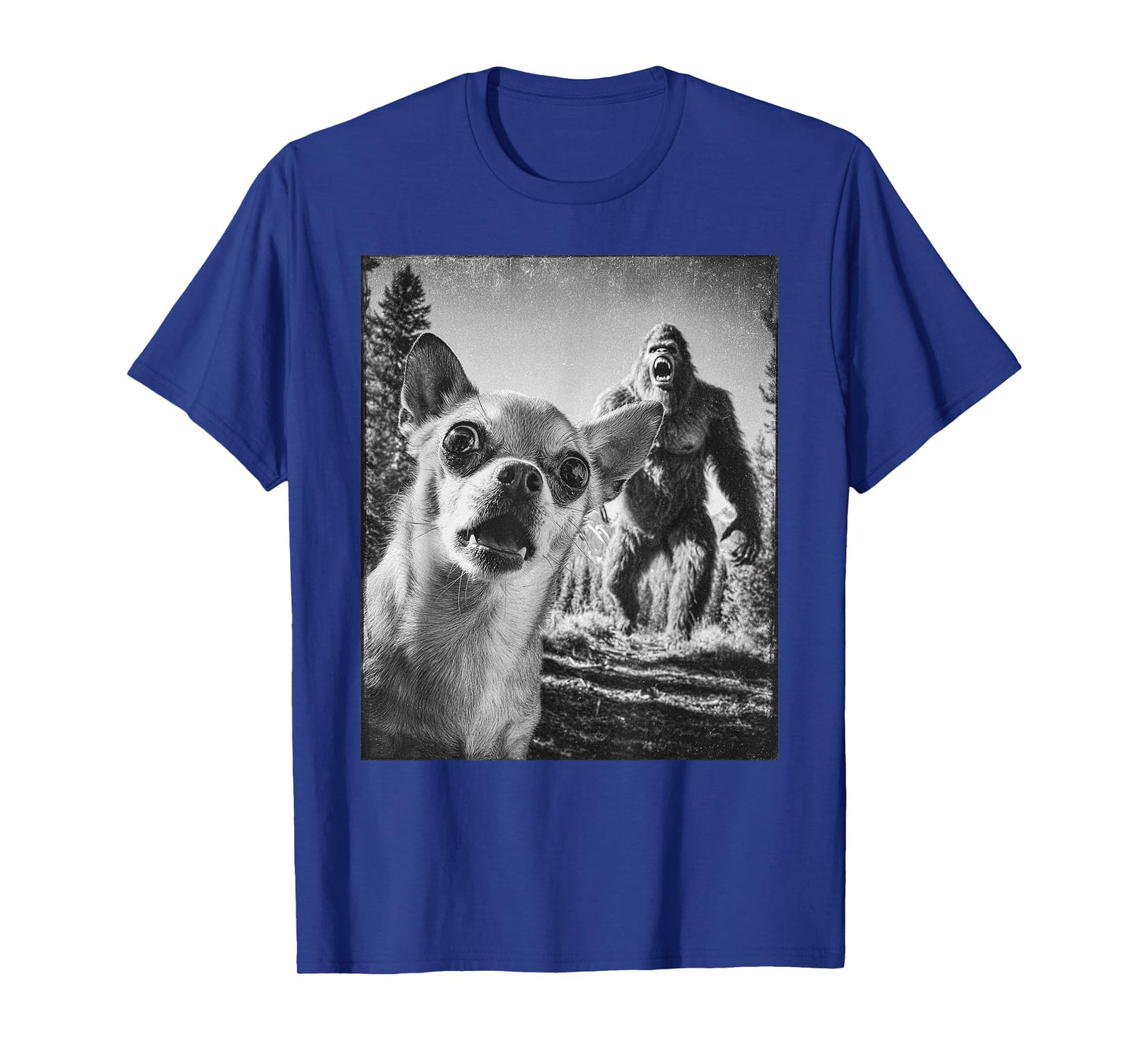 Funny Chihuahua Selfie with Bigfoot Sasquatch Cryptid Humor T-Shirt