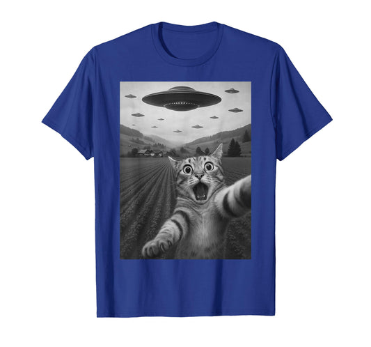 Funny Surprised Scared Cat Selfie with Alien UFO Cat UFO T-Shirt