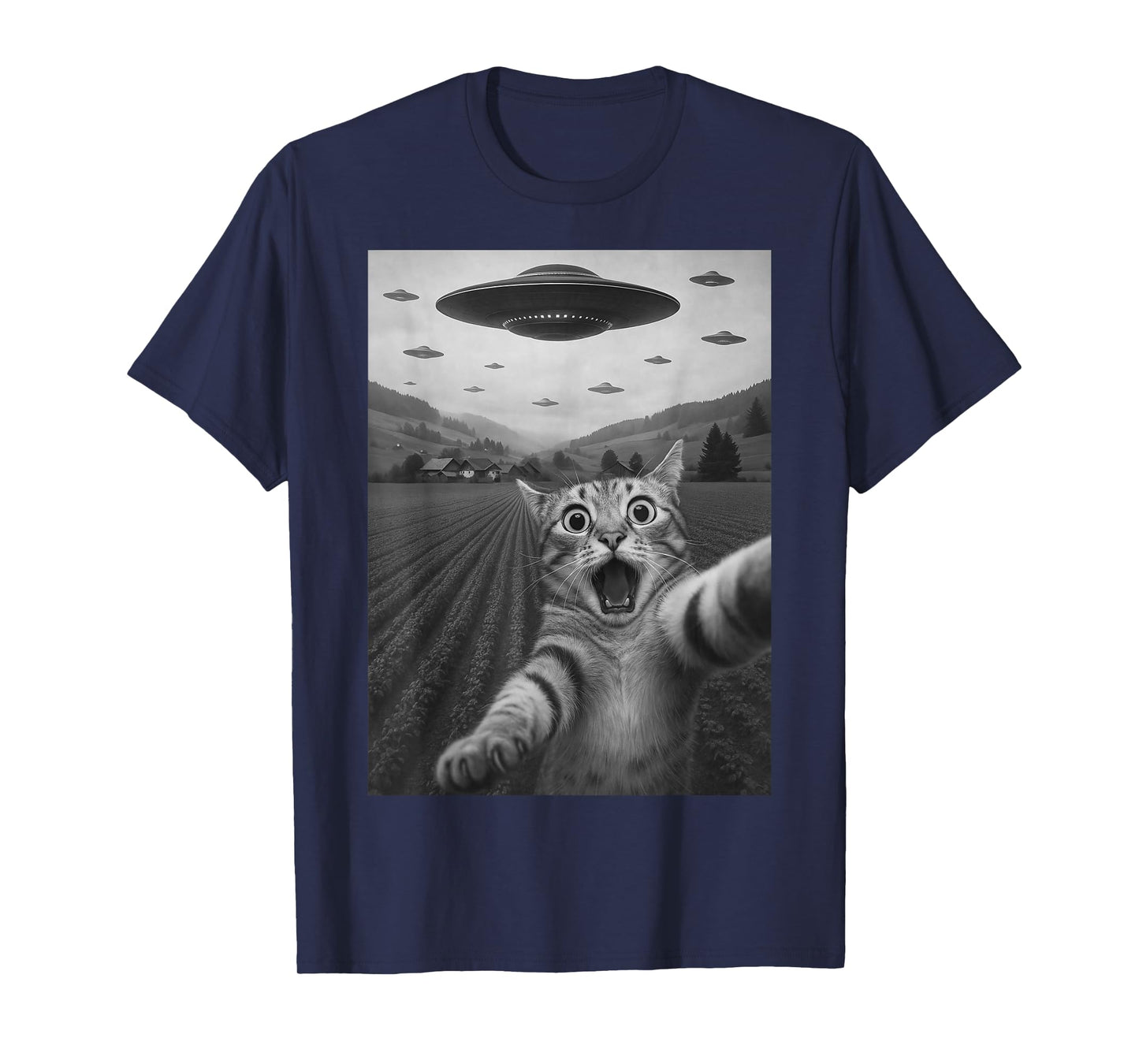 Funny Surprised Scared Cat Selfie with Alien UFO Cat UFO T-Shirt