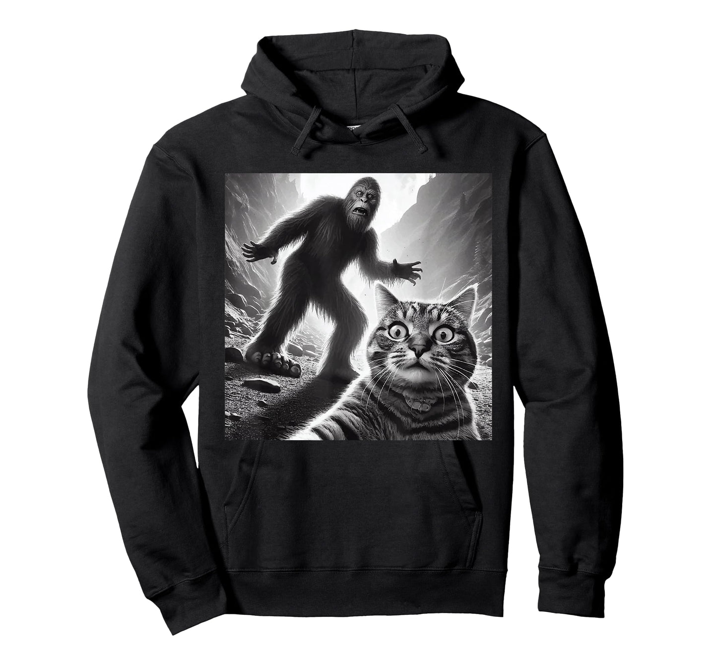 Funny Surprised Scared Cat Selfie Sasquatch Bigfoot Gift T-Shirt