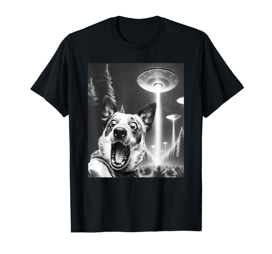 Funny Blue Heeler Alien UFO Taking a Selfie Dog Mom Dad T-Shirt