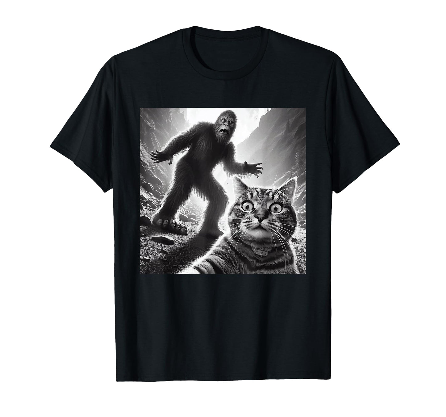 Funny Surprised Scared Cat Selfie Sasquatch Bigfoot Gift T-Shirt