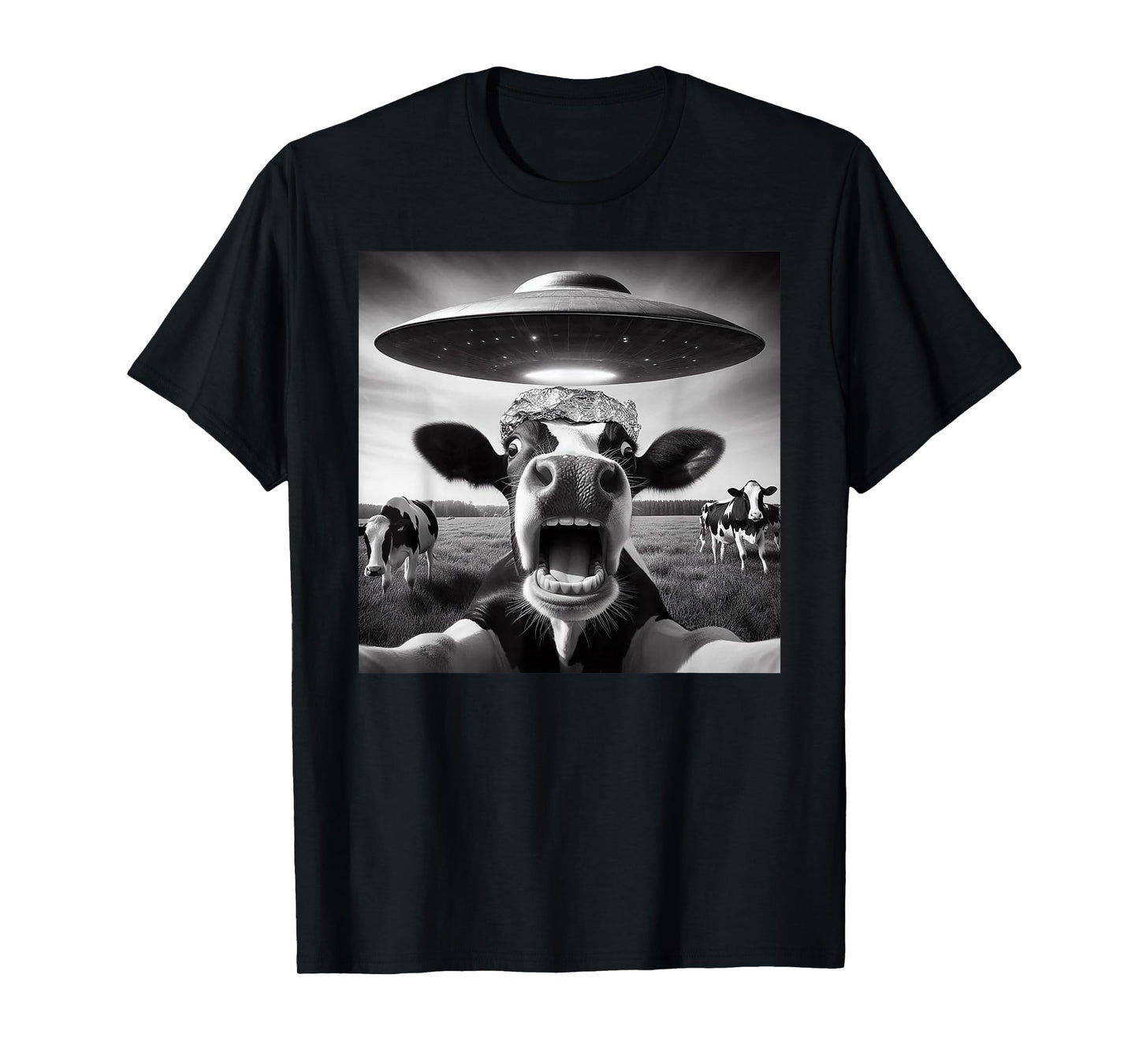 Funny Cow Abduction By UFO Selfie - Hilarious Alien Meme T-Shirt